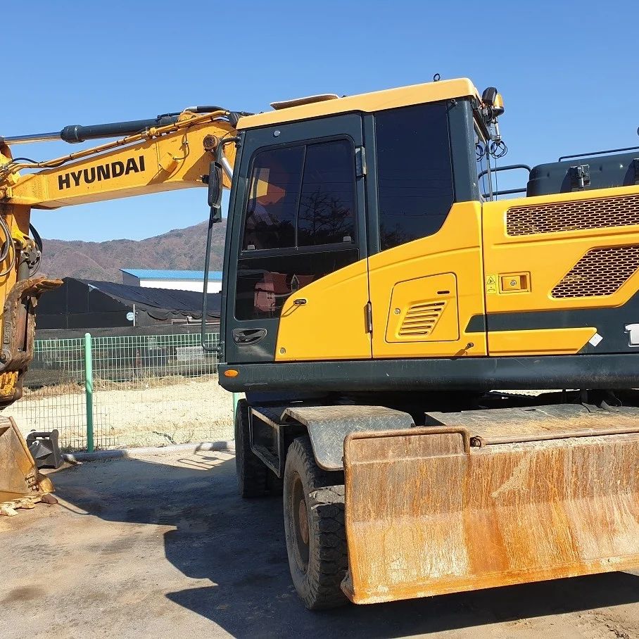  굴삭기 현대 HYUNDAI HW145 모델 2018년식 8000만원 판매합니다