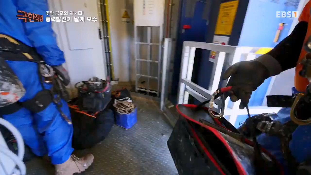 TV - 전 국민의 평생학교 EBS추락 공포와 맞서다! 고공 작업자.mp4_20240604_204118.661.jpg