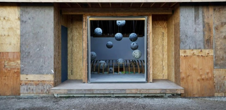  오큘러스와 함께 하는 판 구조의 건물 Brigitte D'Annibale adds oculus to plywood-clad house for Malibu installation