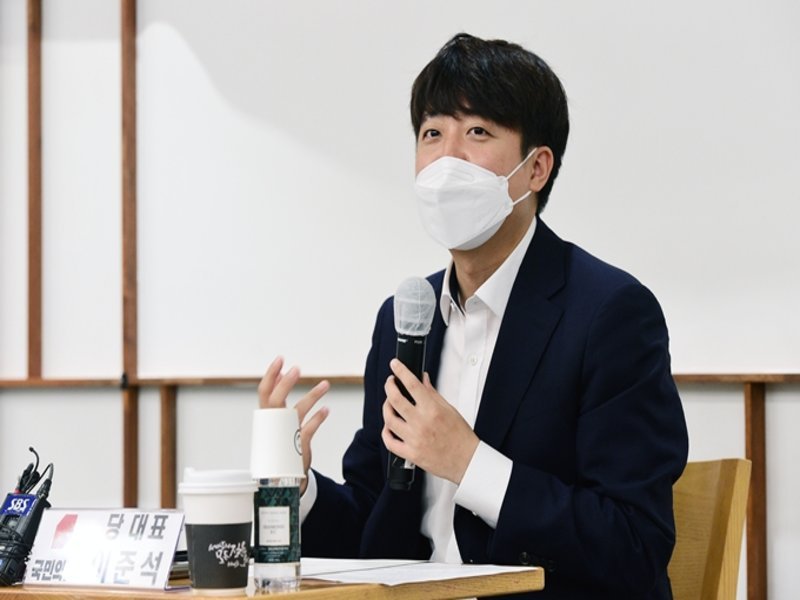  이준석-초선의원 맞붙는다… 대표직 사퇴 등 놓고 무제한 토론