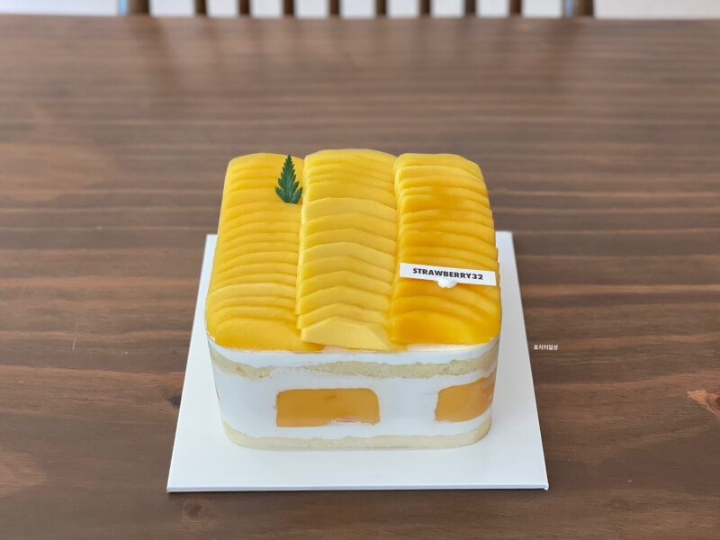 연남동 쇼트 케이크 전문점 스트로베리32 - 생망고 양