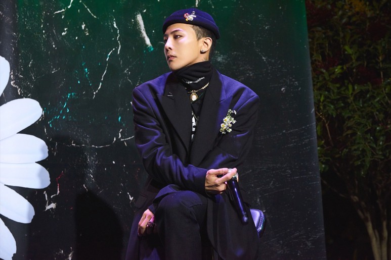  지드래곤 나이키 운동화 / PEACEMINUSONE x Nike Air Force 1 “Para-Noise.”