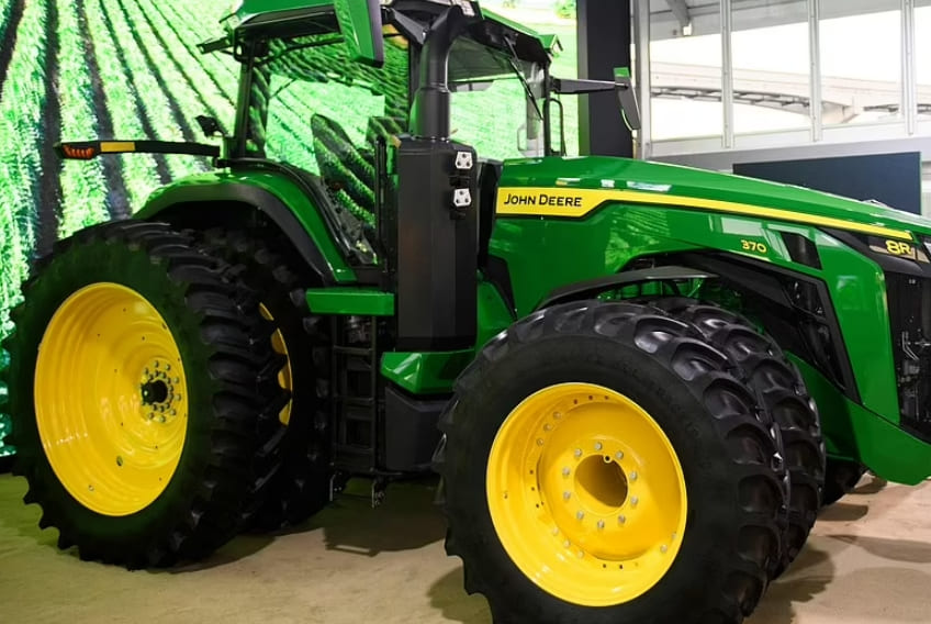 존 디어, 스마트폰으로 조종하는 자율주행 트랙터 공개 VIDEO: The future of farming? John Deere unveils its first driverless tractor.