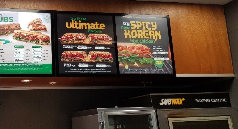 서브웨이(SUBWAY)의 신메뉴 스파이스 코리안 BBQ 치킨 메뉴판