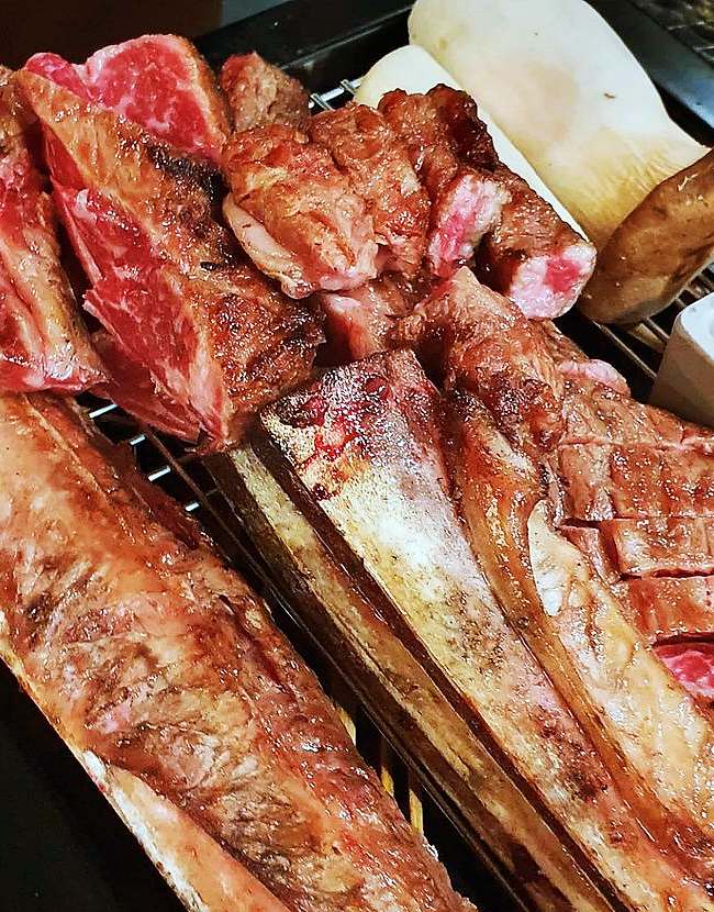 볏짚 훈연 흑소 통뼈 소갈비 숯불구이 이유있는 맛쓰리 우대갈비 안양 범계 맛집 추천