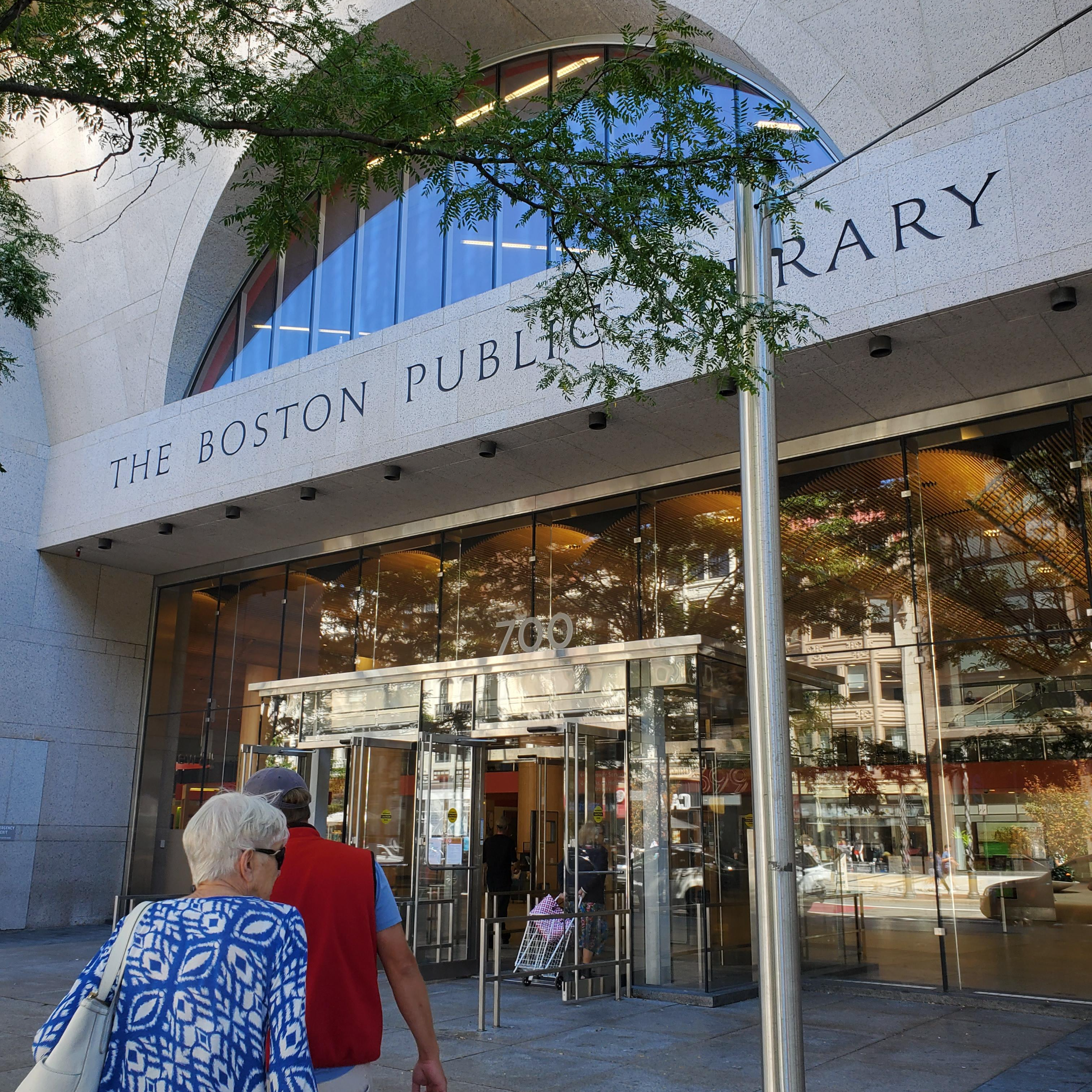 보스턴 퍼블릭 도서관입니다. 이곳은 신관 입구입니다.