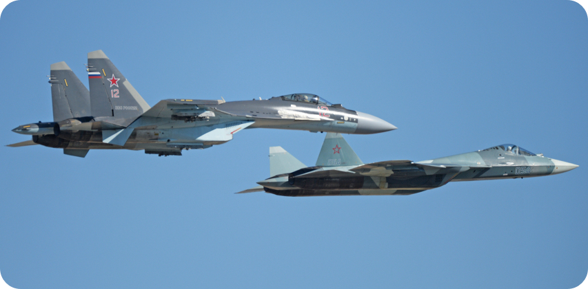Su-57(앞쪽)과 Su-35S(뒤쪽) 모습