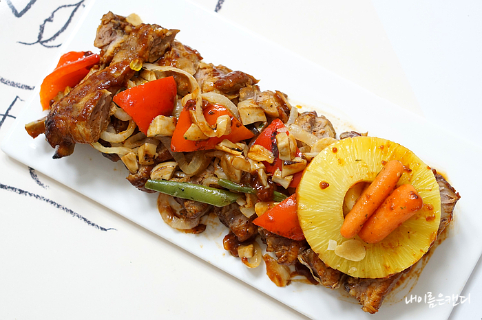 나는 경주의 유명한 레스토랑인 올리안 경주에서 파스타를 샀다. 17