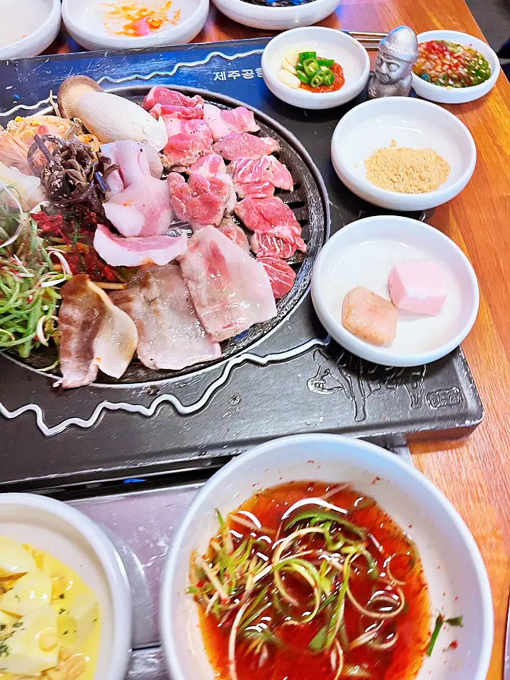 줄서는식당 강남 압구정 고기집 맛집 홍수현 제주 흑돼지 냉삼 꽃치마살 관자 구이 순두부찌개 비빔칼제비 권율 추천 48회 소개