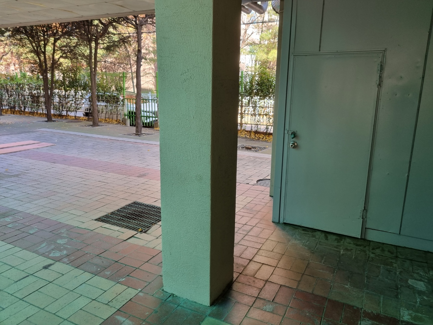  [날개스포츠] 서울oo학교 고무안전리브 설치, 기둥보호대 설치 작업
