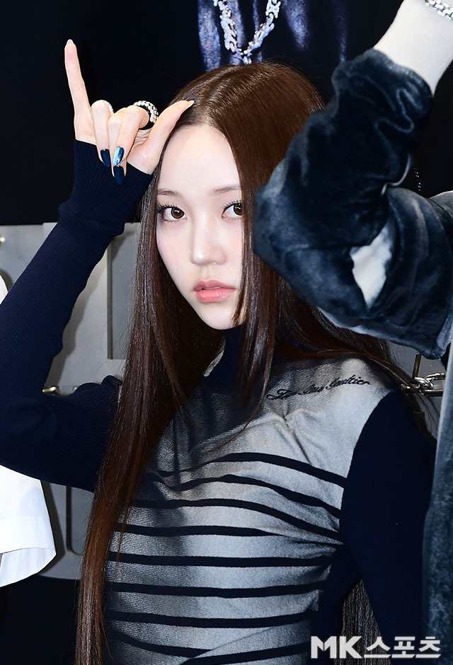 실시간 첫 공개 석상에서 기사사진 뜨고 있는 올데이프로젝트 멤버들.jpg | 인스티즈