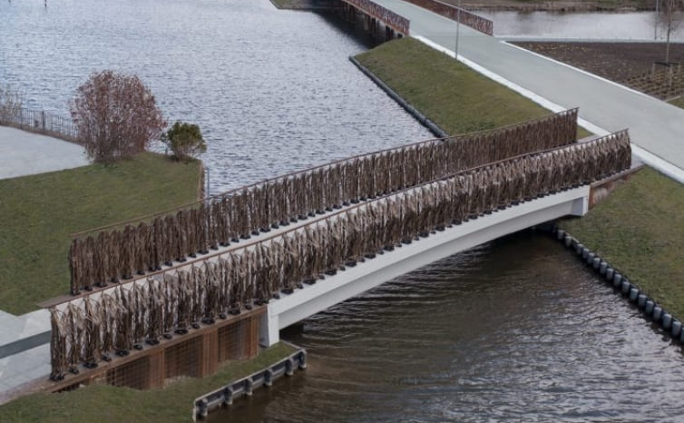 아인트호벤 공대의 교량 사용 철 대체 재료 가능성 입증 노력 VIDEO: Smart Circular Bridge built with flax completes in The Netherlands
