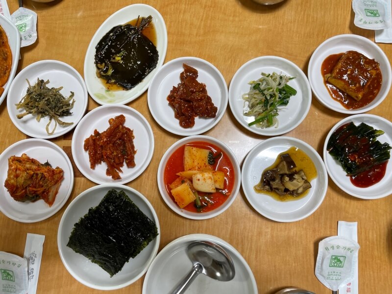 홍천 알파카월드 한식 맛집 숲속두부마을 - 기본 반찬