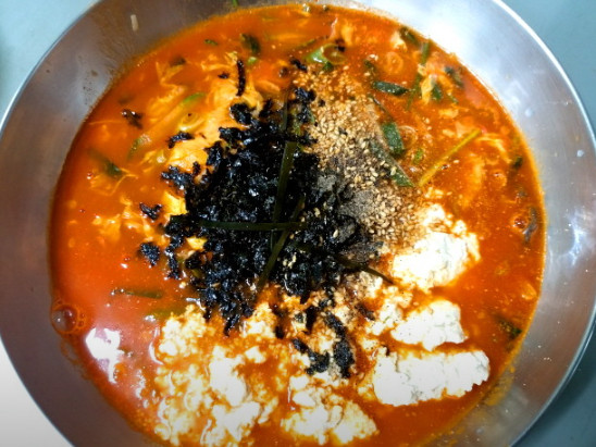 생방송투데이 강릉 순두부장칼국수 양미리장칼국수 맛집(빠니보틀)