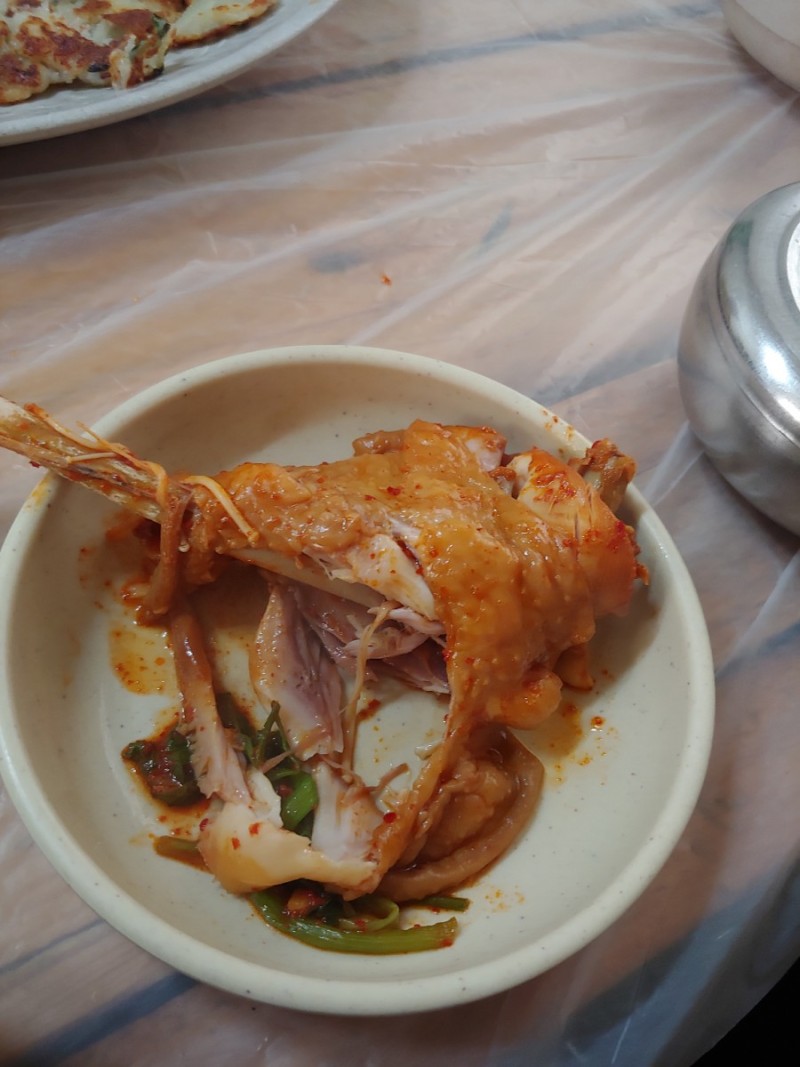 큼지막한 닭다리