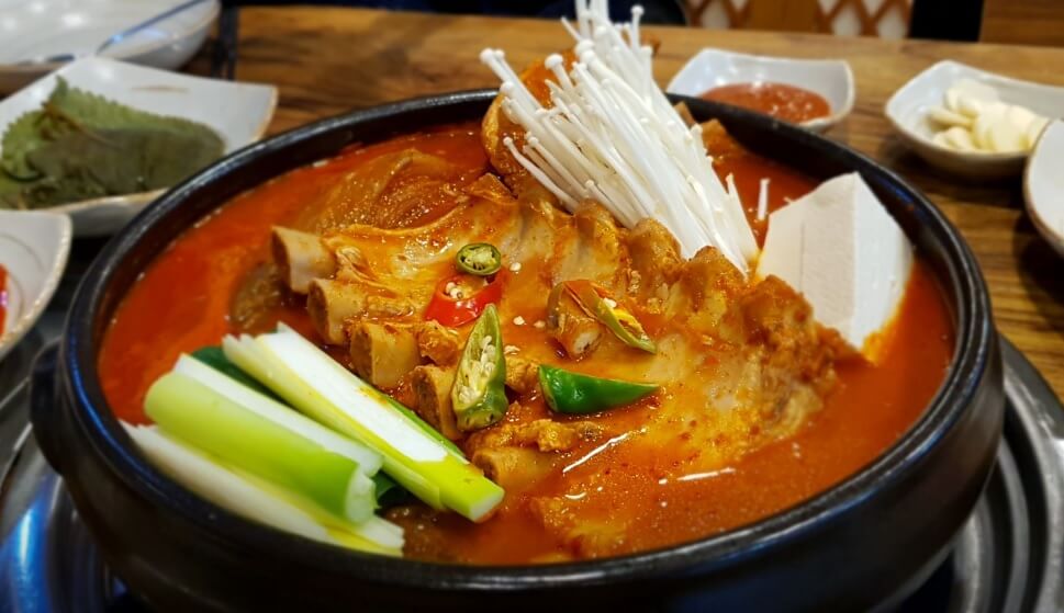생생정보 고수의 부엌 곤지암 화담숲 근처 묵은지 등갈비찜과 석쇠불고기 맛집 곤지암 웅골
