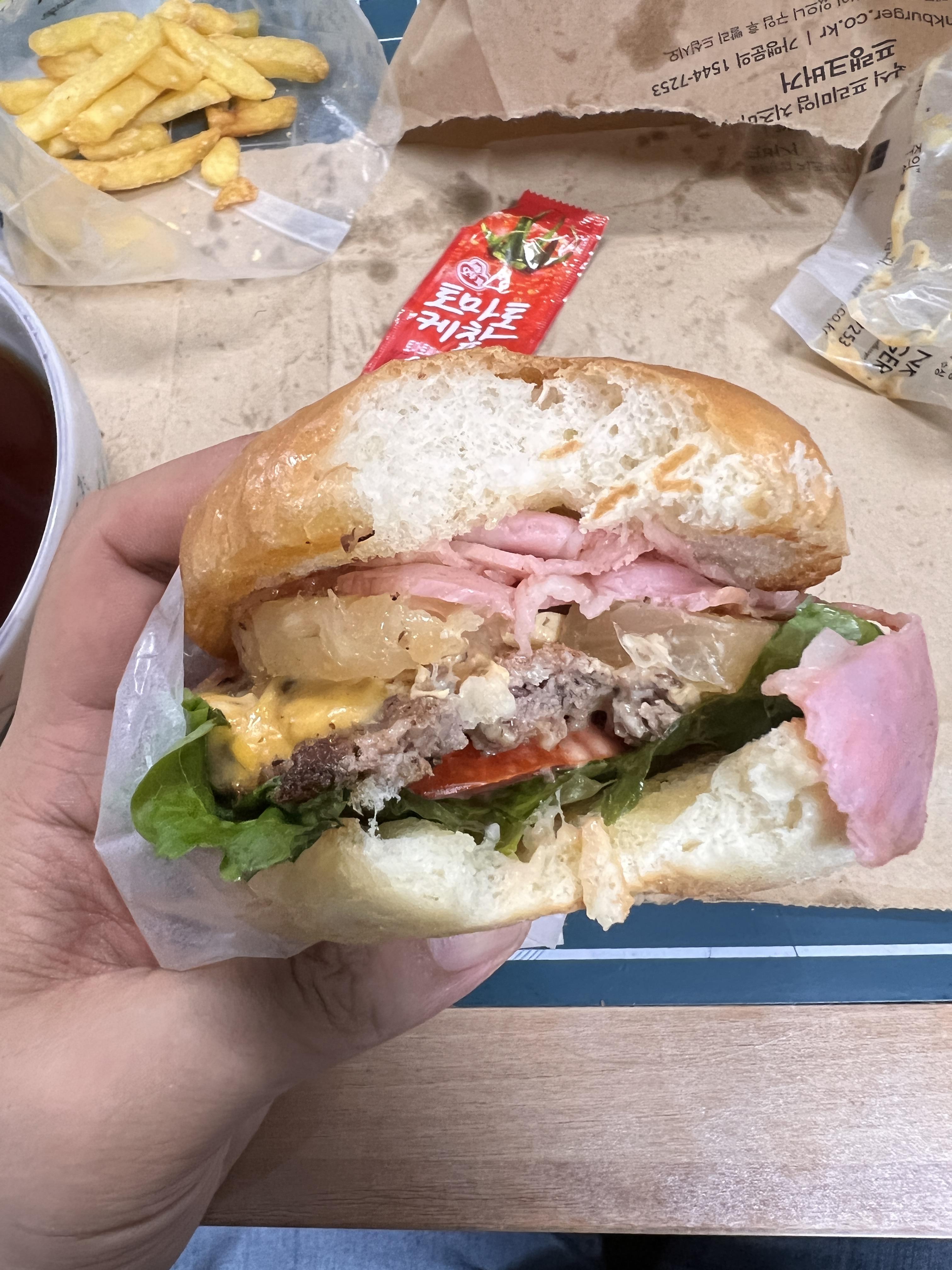 부산 맛집 햄버거 미식가가 프랭크 수제 버거를 처음 먹어본 후기 - 2. 프랭크 수제 버거 시식 후기 부산 맛집 햄버거 미식가가 프랭크 수제 버거를 처음 먹어본 후기 - 2. 프랭크 수제 버거 시식 후기