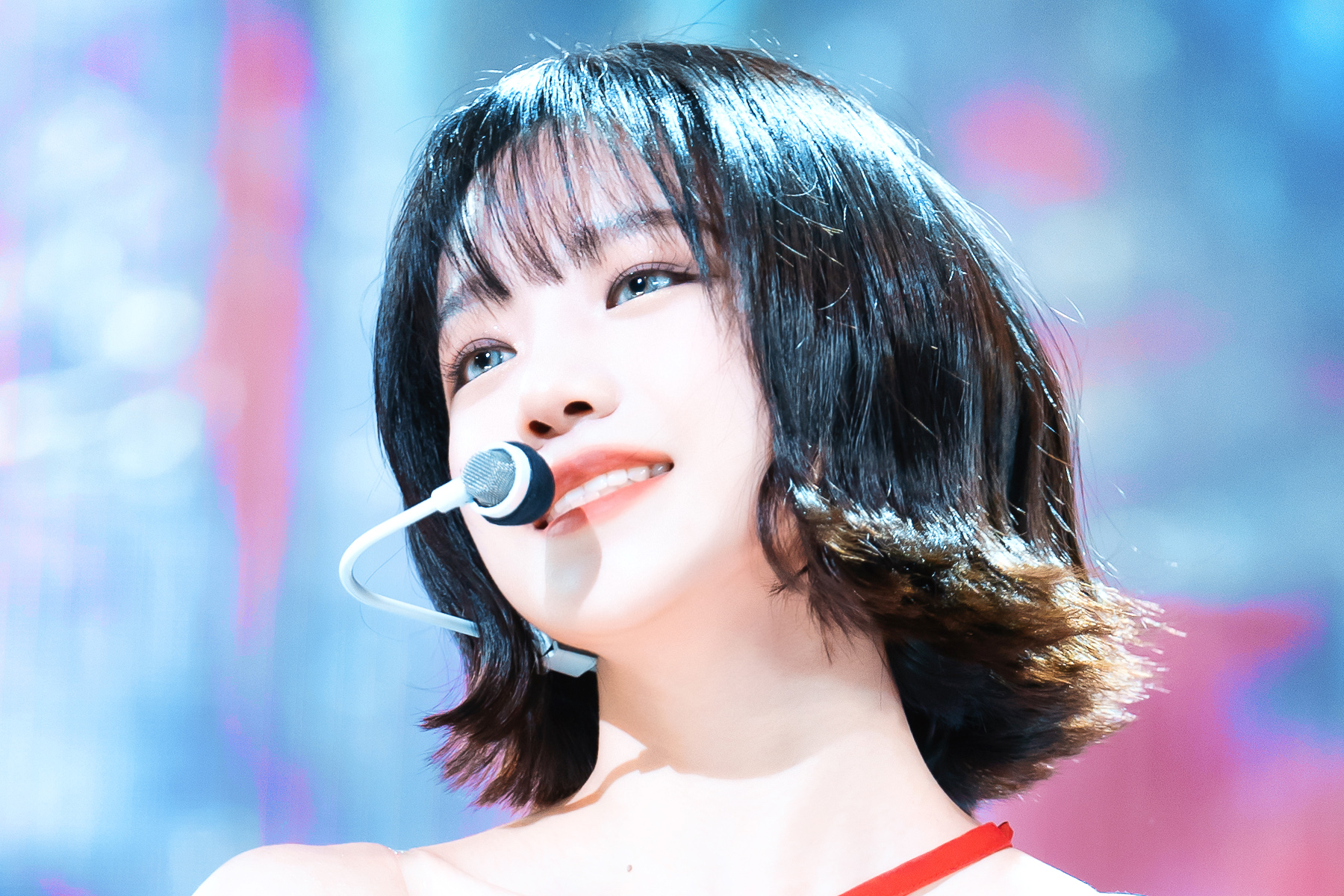  조유리 GLASSY 211010 레드 패션 PC직찍 사진