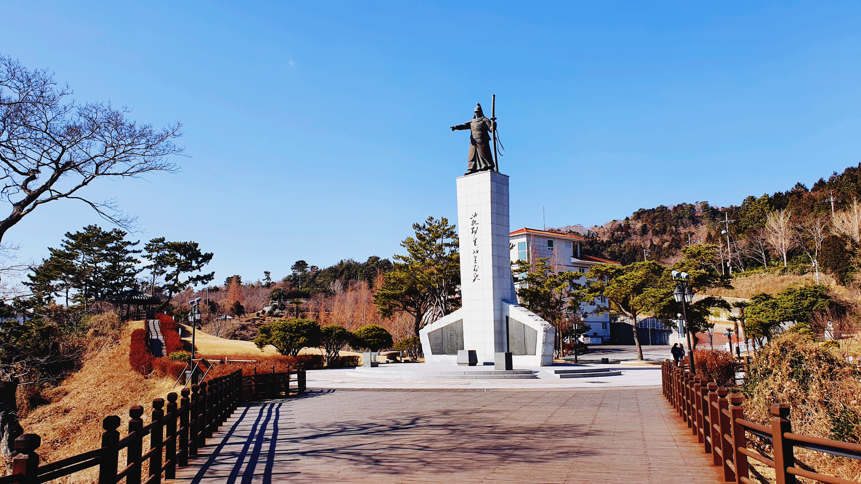 통영 가볼만한 곳 베스트 3. 이순신공원