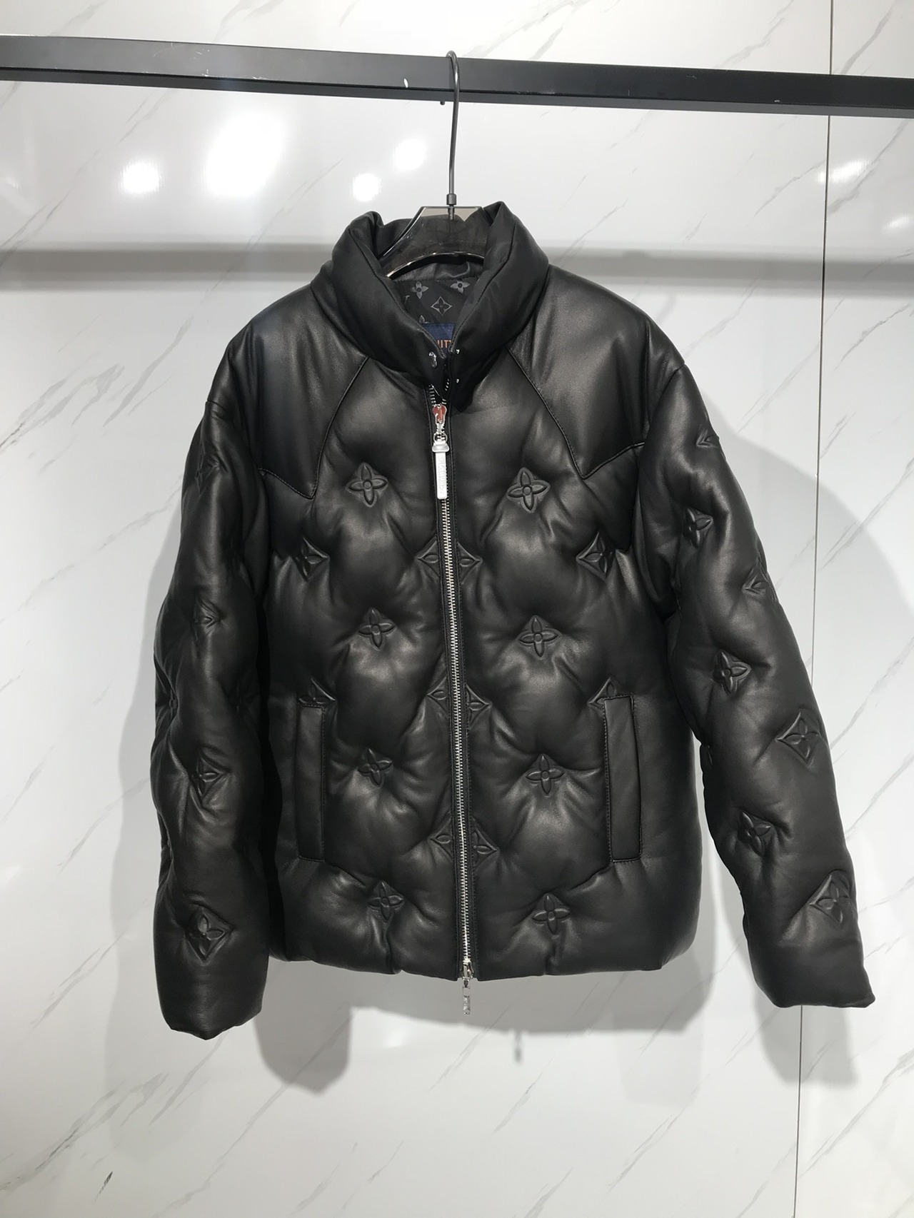  [LOUIS VUITTON] 루이비통 모노그램 플라워 레더 다운 자켓 1A5JE1