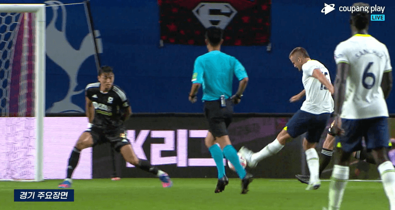 토트넘 홋스퍼 VS 팀K리그 경기 첫골 에릭다이어의 슈팅장면