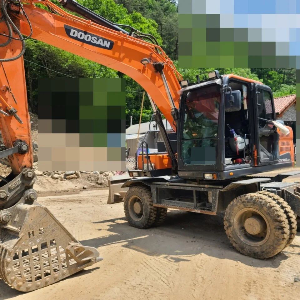  두산 DOOSAN DX140W5K모델 2018년식 9000만원 판매합니다