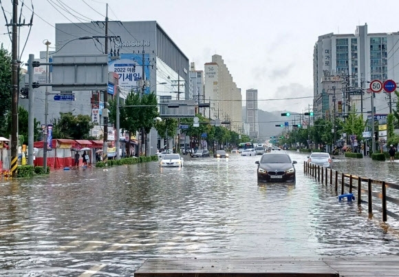  중부지방 기록적 폭우 행동요령 오늘의 날씨 알아보기