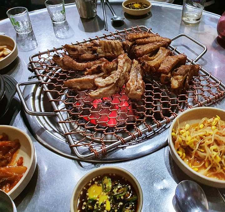 진심 가득 건강 담은 맛 경기 군포 맛집 추천 생방송투데이 수도권 최고의 등갈비구이 등갈비 숯불 구이 오늘방송 빅데이터 랭킹