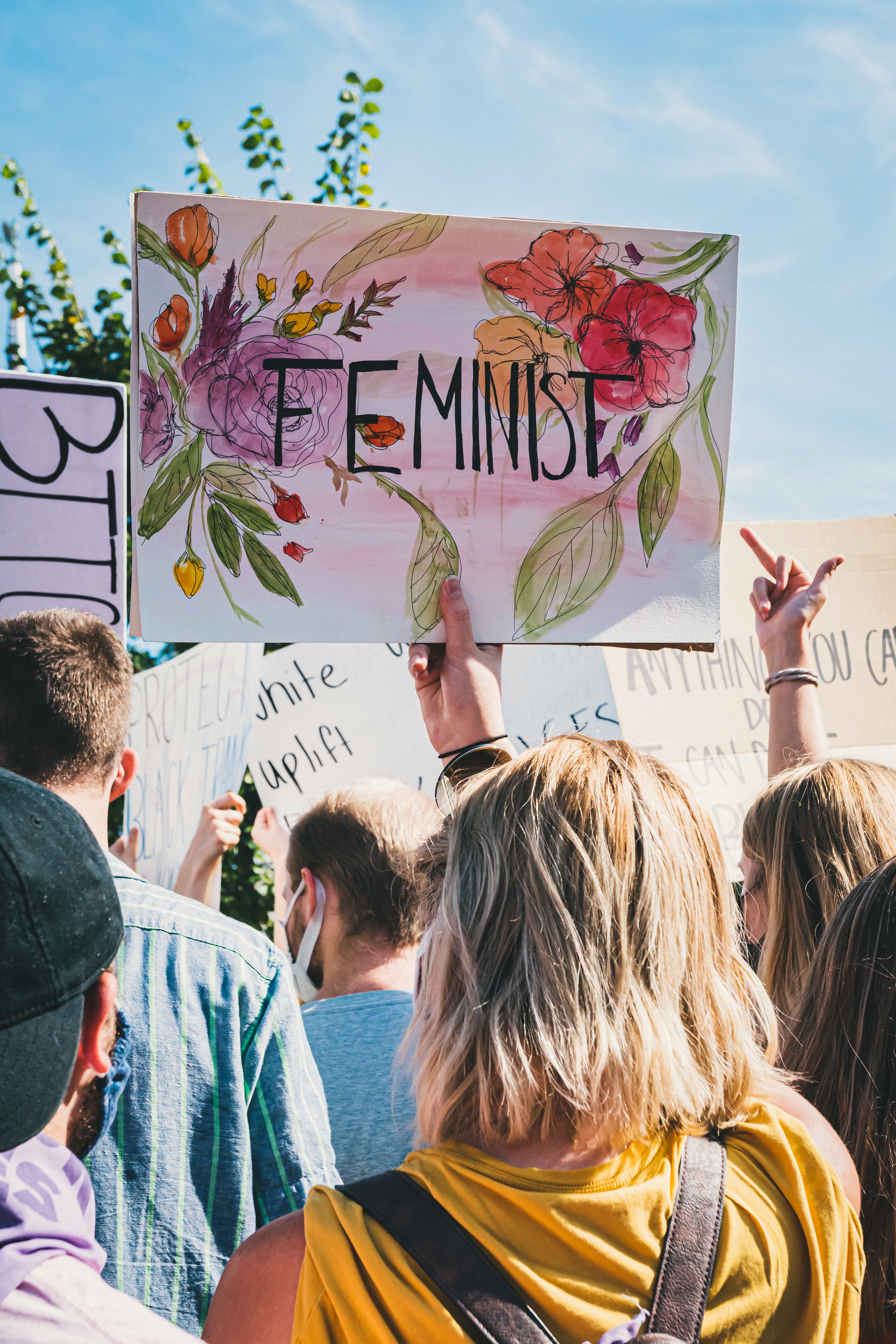  페미니스트 반대말은 무엇일까?