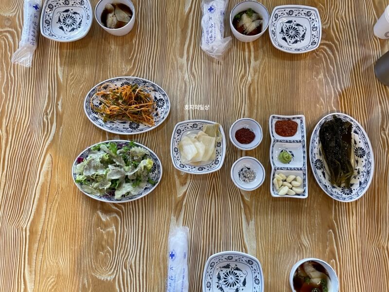 영통 맛집 3월 3일 본점 숙성 삼겹살 - 기본 상차림