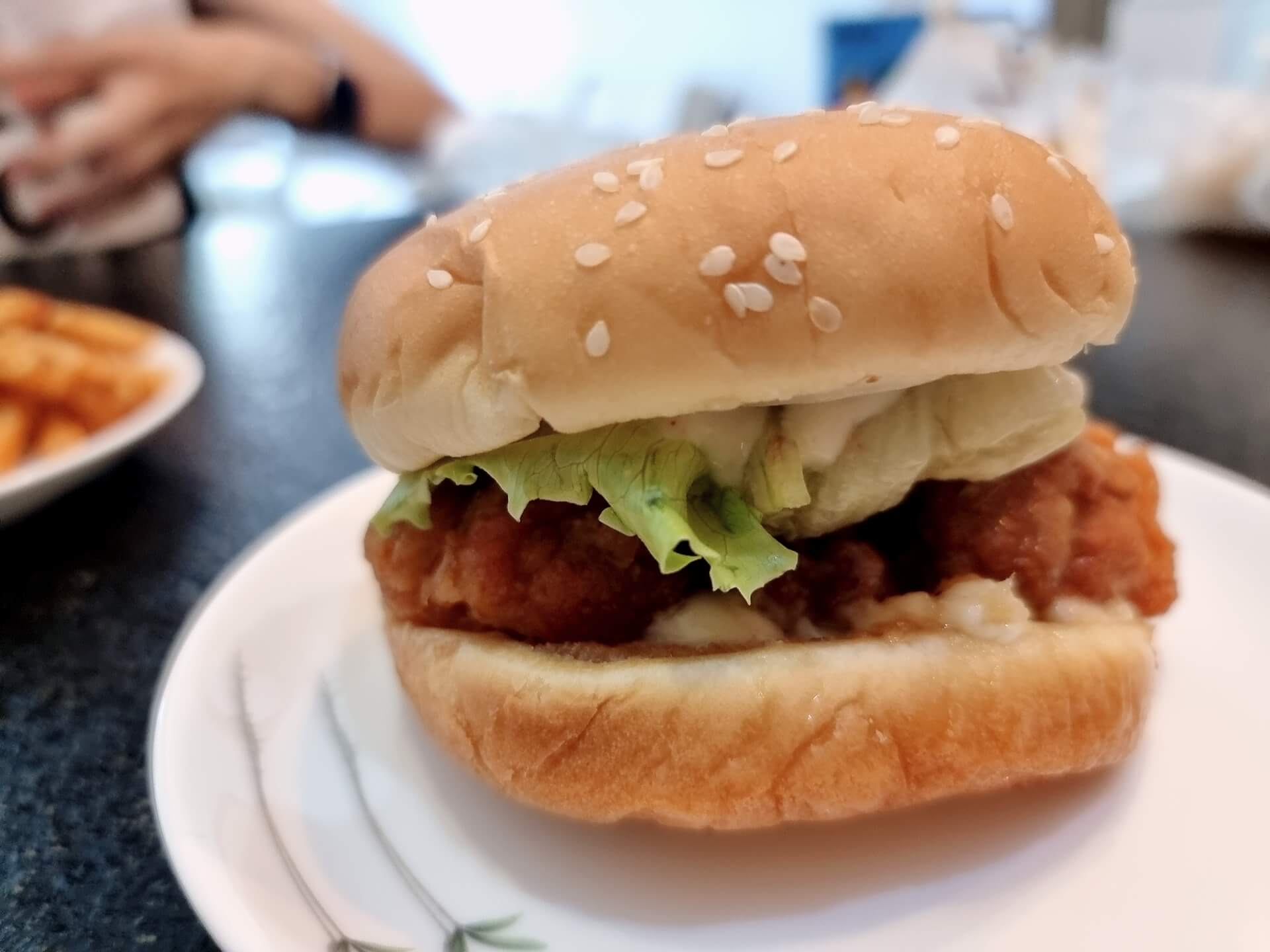  맘스터치 간장마늘 싸이버거 맥북 때문에 먹어본 후기