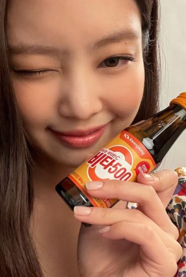  블랙핑크 제니, 광고 모델 역할 톡톡히 “내가 제일 좋아하는 비타 500”
