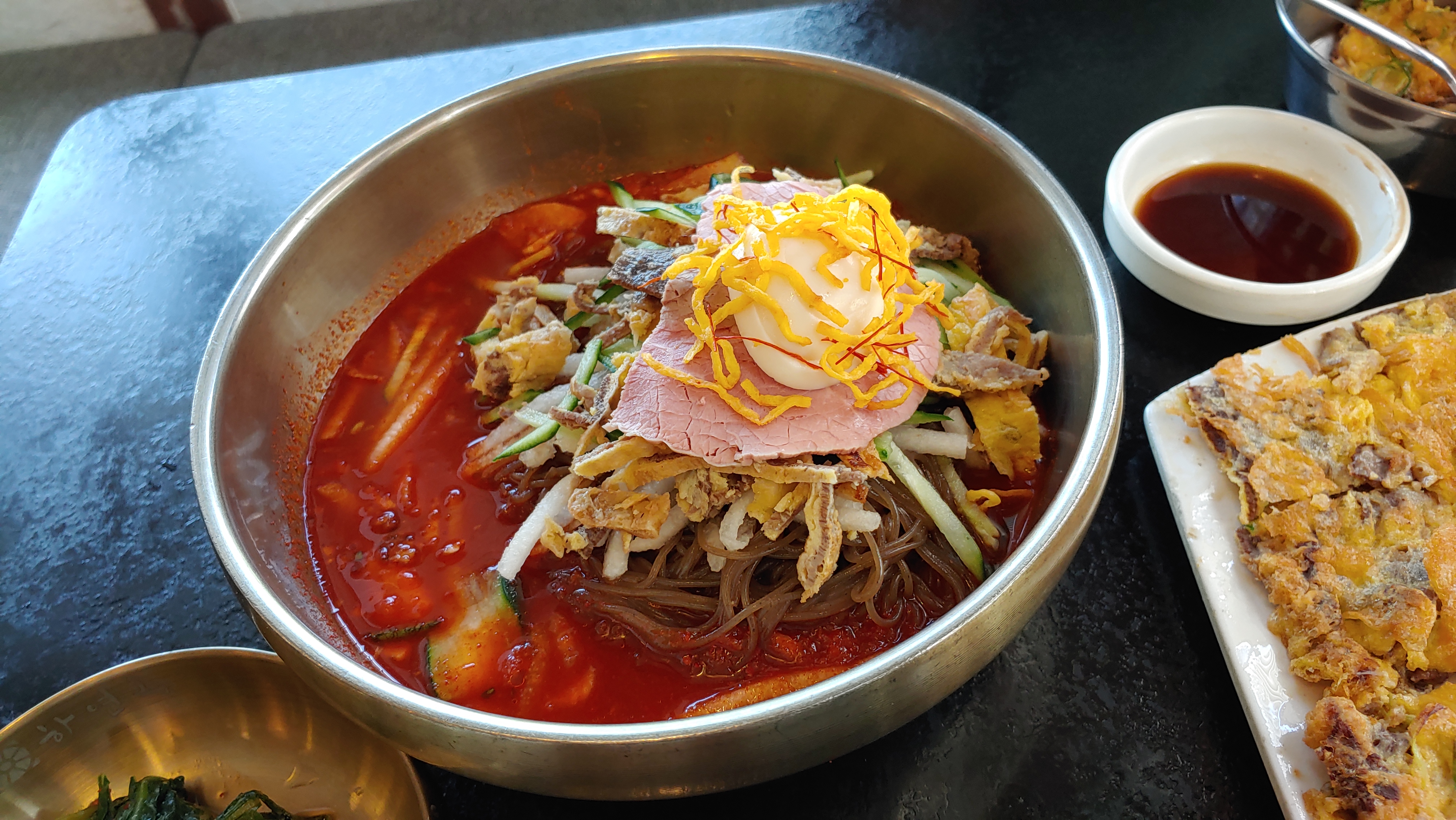 얇고 부드러운 육전이 맛있는 진주 냉면 대표 맛집,하연옥 본점