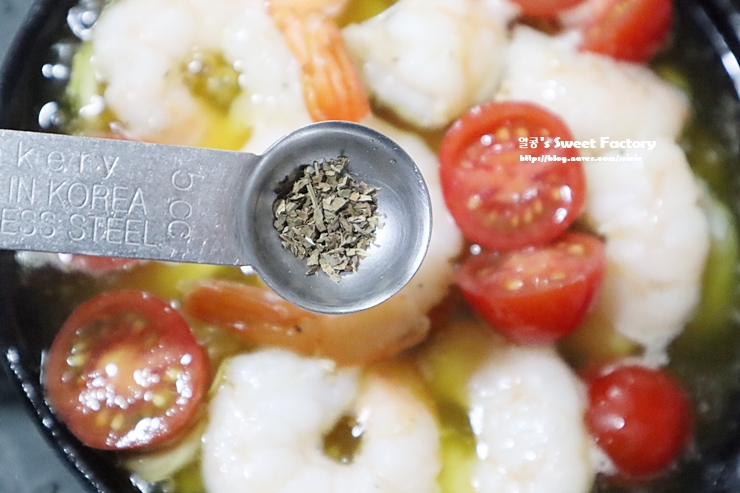 새우 감바스를 만드는 방법은 감바스 알 아질요 새우이다. 6