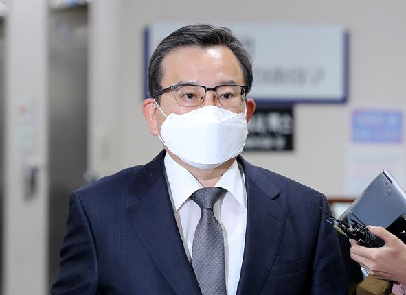  김학의 유죄 법정구속, 성접대는 ‘공소시효 만료’