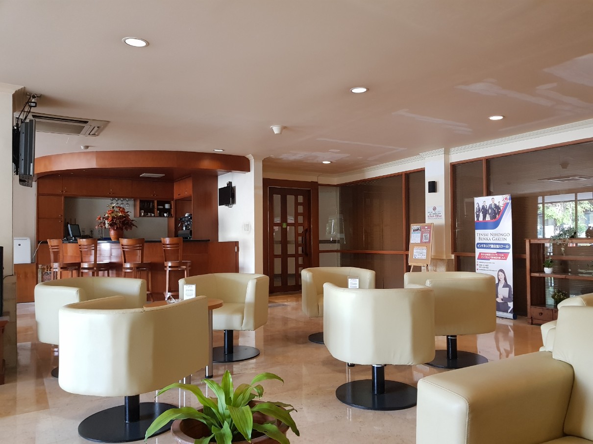 인도네시아 카라왕 4성급 호텔 Puri KIIC Golf View Hotel - 1층 로비