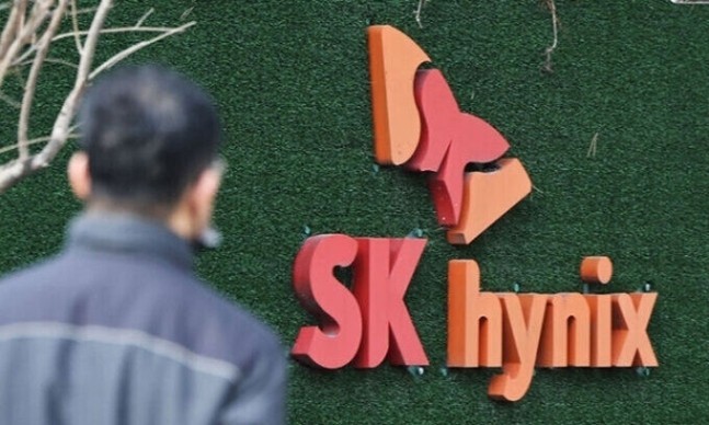 오늘의 경제 이슈 (feat. 요소수 대란 재발 가능성, 한국-필리핀 FTA 체결, 뉴욕증시 혼조세, 사무라이본드 발행 및 토스증권 전산 오류) 6 화웨이폰에 SK하이닉스칩 나왔다. 하이닉스 “거래한 적 없어”