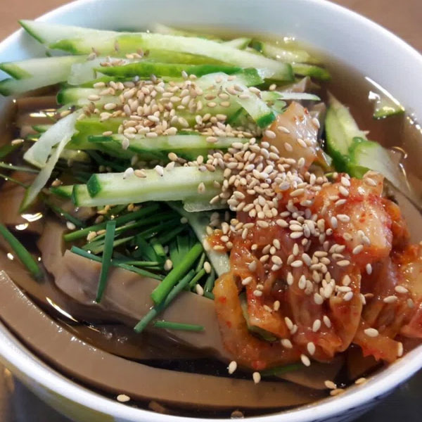 입맛 없을 때 딱! 더운 날엔 도토리묵사발 한 그릇