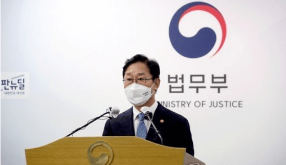  이재용 가석방 박범계 법무부 장관만 집중 포화