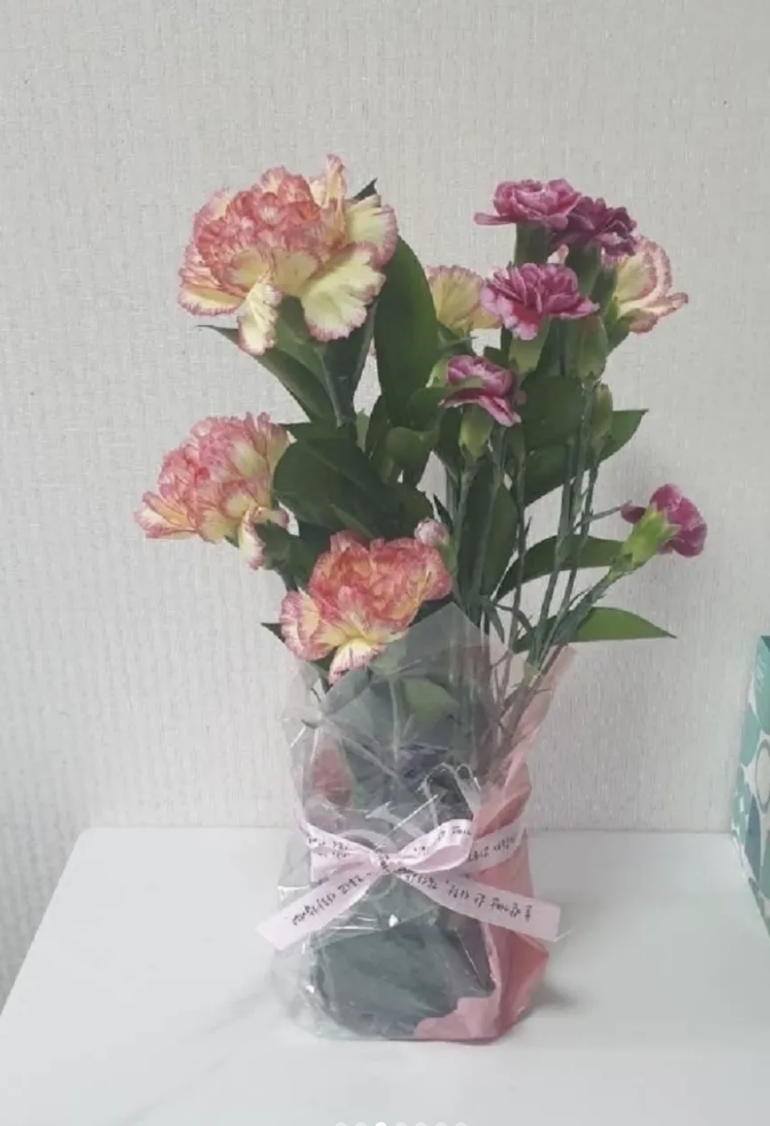 예비 시모한테 꽃선물 했는데 맘에 안든다고 기분나빠 한다네요… 2