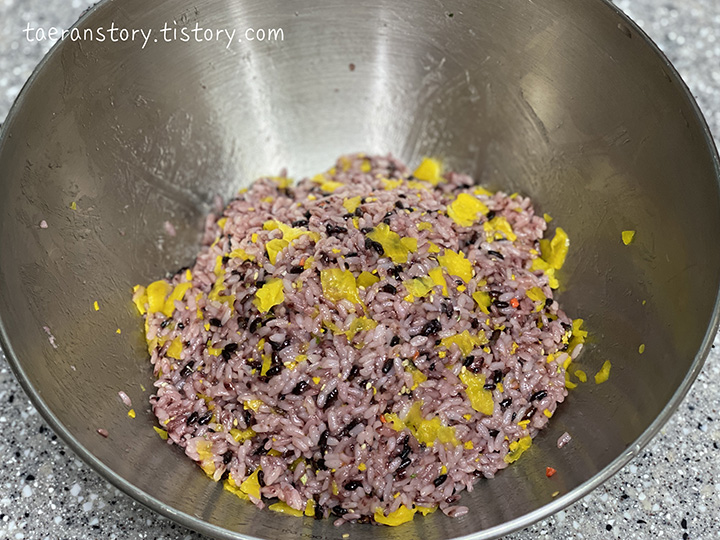 유부초밥-밥비비기
