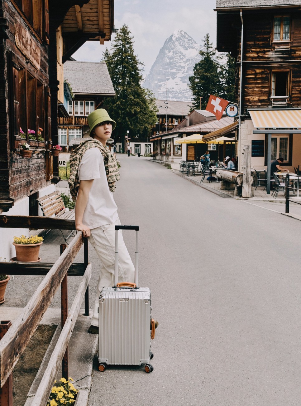 명품 캐리어 Remo와 클래식 컬렉션 x 송강 노블레스 화보 패션 : 남성 크로스백 추천! 15