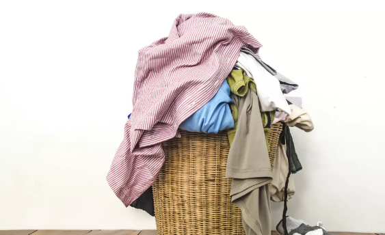 넘쳐나는 세탁 바구니(이미지 출처: Shutterstock)