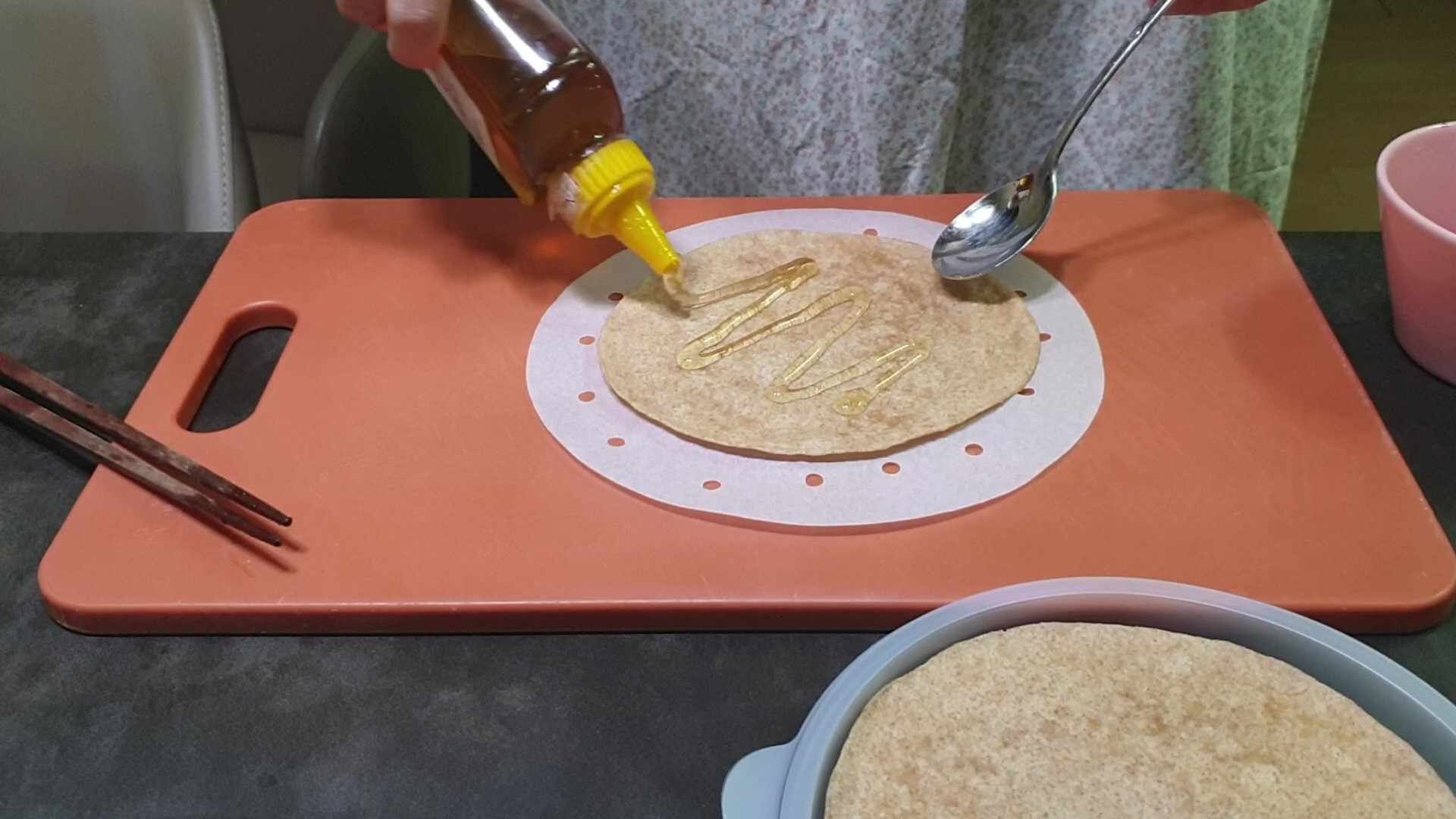 꿀과 마늘 기름 바르기