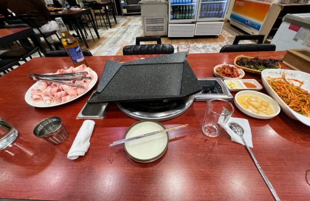  두정동 먹자골목 5000원 대패 냉동삼겹살집 대박집