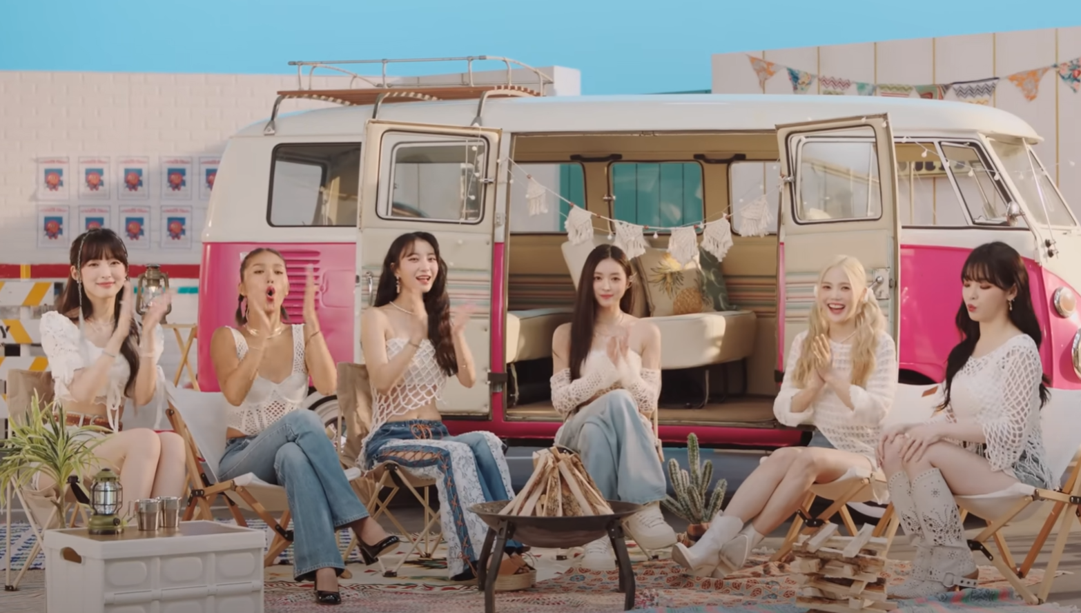  오마이걸 포스터 공개, MV '여름이 들려' …미스터리한 분위기에 궁금증 폭발