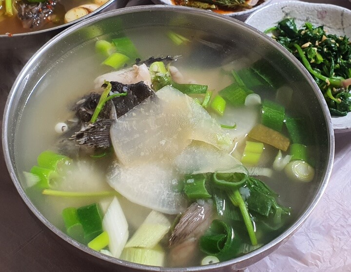 주문한-볼락매운탕-지리를-가까이서-찍은-사진