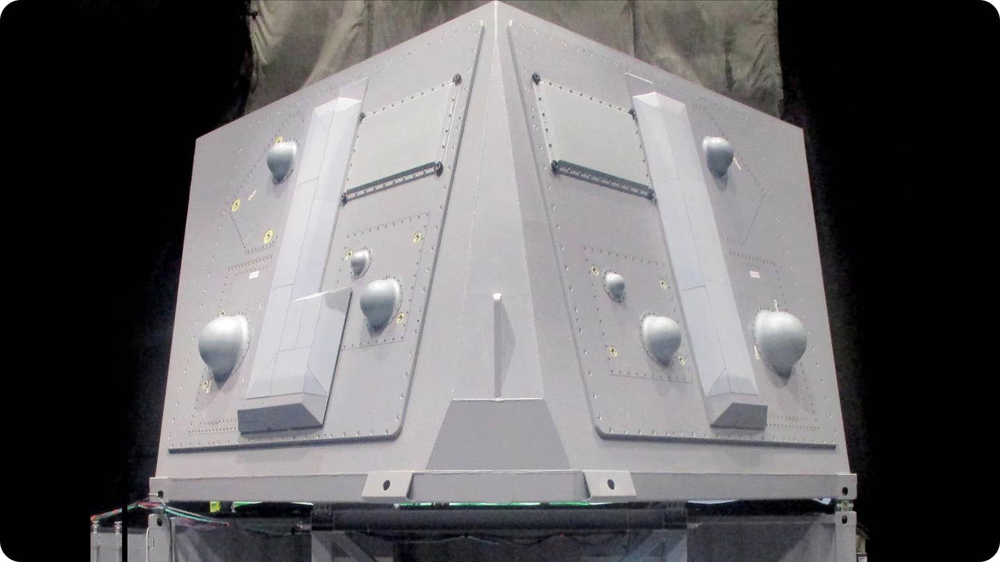 Northrop Grumman사의 SEWIP Block III는 함정을 보호할 뿐만 아니라 전장상황 감시와 통신에도 활용된다