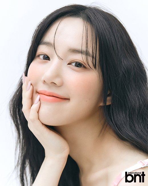  이유비, 방탄소년단 정국와 열애설 부인...유튜버 또 허위주장