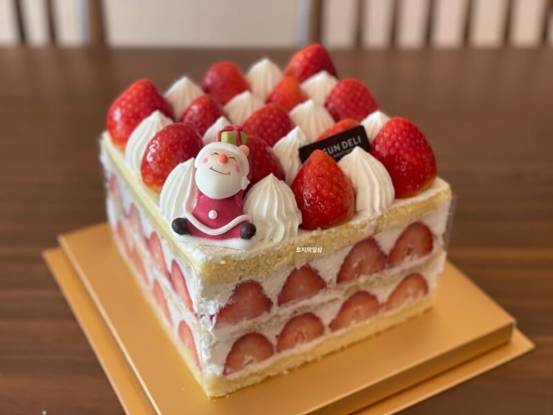 조선델리 더 부티크 - 딸기 생크림 케이크 외관 모양